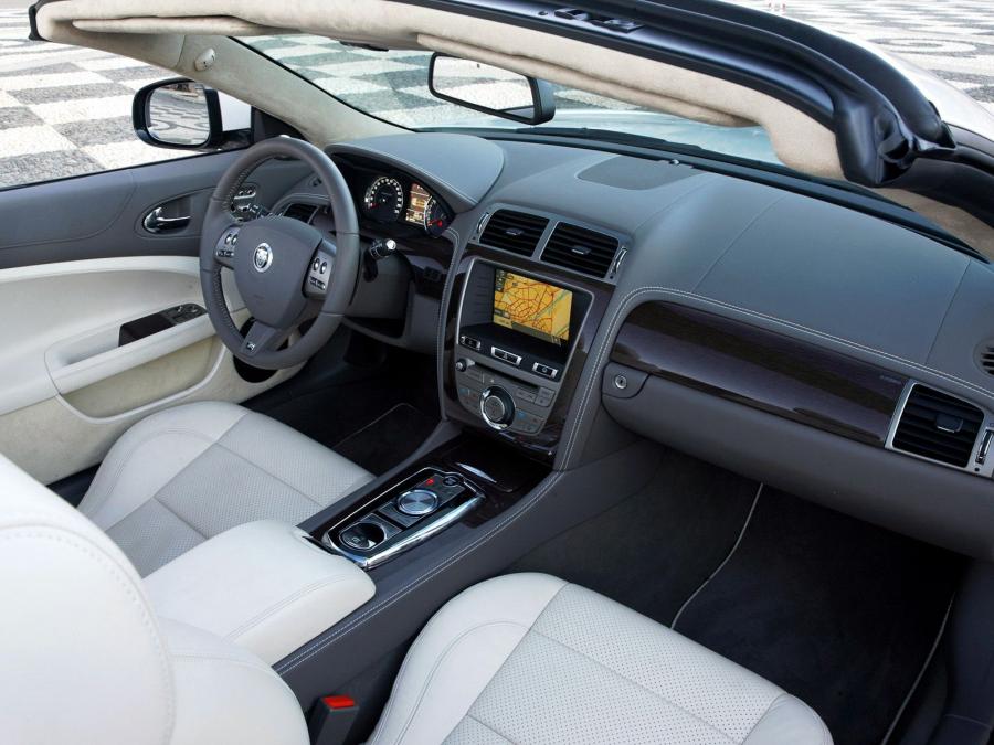  Jaguar XKR Convertible 2009 года  (фото 4 из 6)